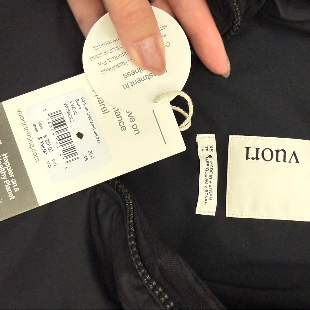NWT Vuori Canyon Insulated Jacket in Black sz XS - Picture 6 of 6